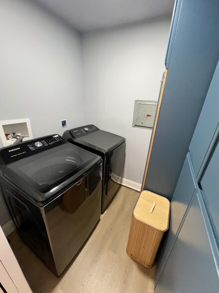 dedicated laundry room - 1339 26th St