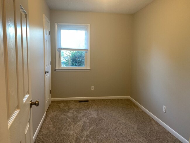 Building Photo - Pretty Renovated Rent Ready Ranch Near I-4...