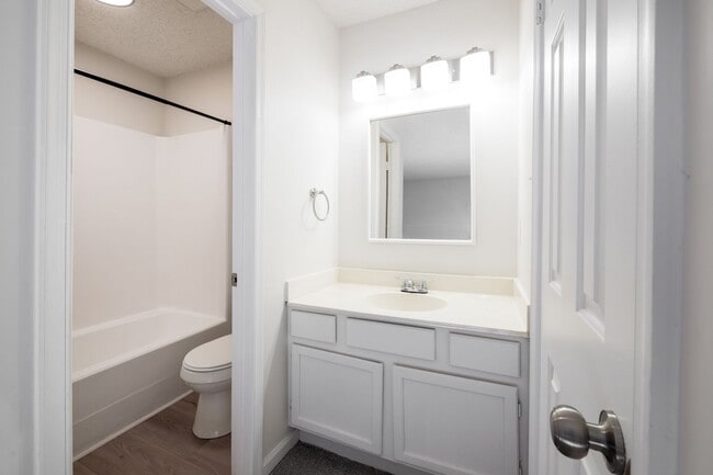 Building Photo - Newly Renovated 3 Bedrooms 2.5 Bathroom Home