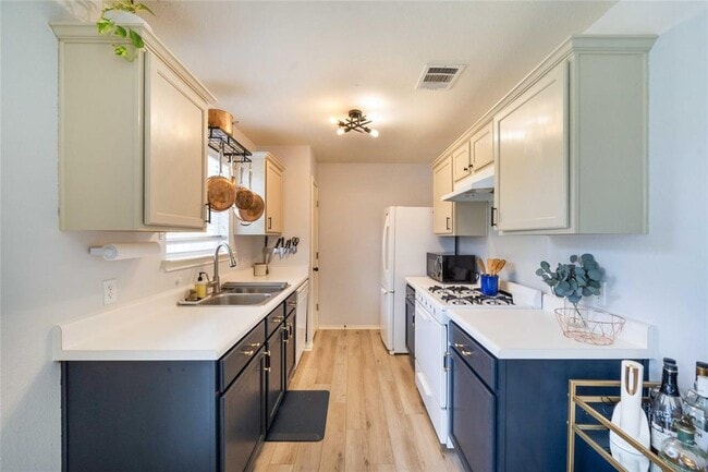Building Photo - 5232 Hutchinson Dr