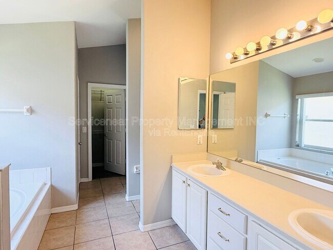 Building Photo - 2506 Oneida Loop