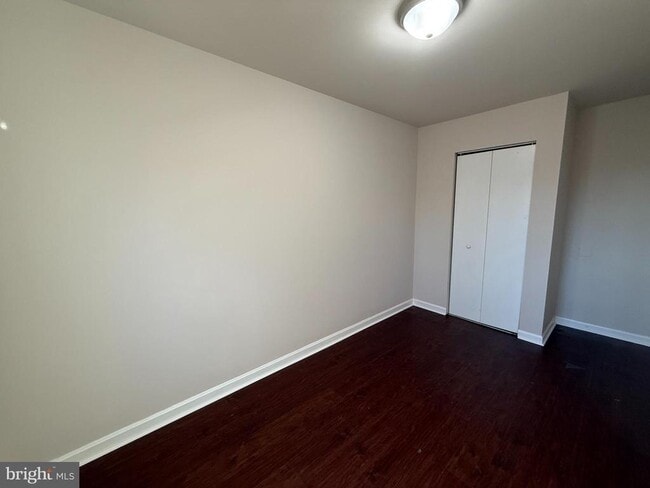 Building Photo - 534 Olde Greenwich Cir