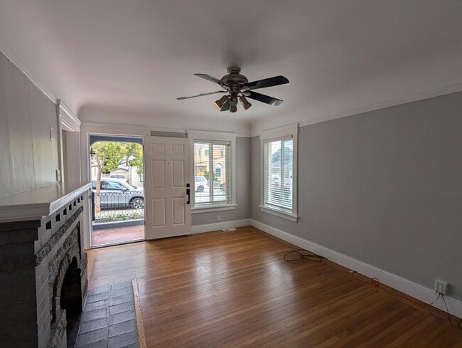 Building Photo - 533 Oak Ave