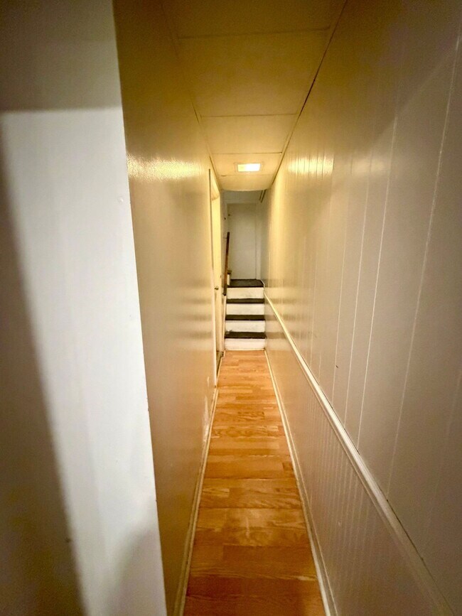 Building Photo - 839 E Orange St