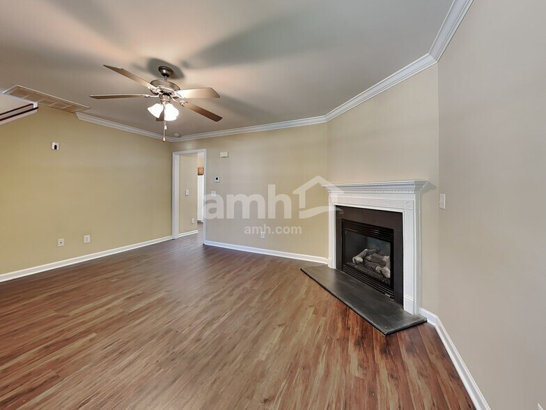 Building Photo - 14 Bluestem Ct