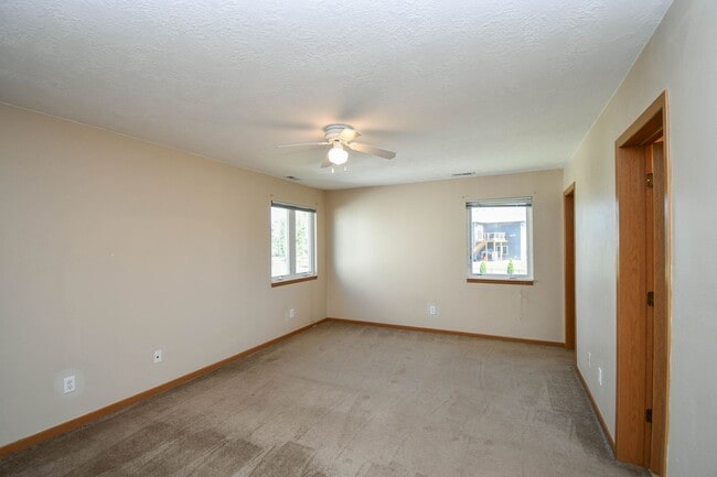 Building Photo - 1420 E Redwood Blvd