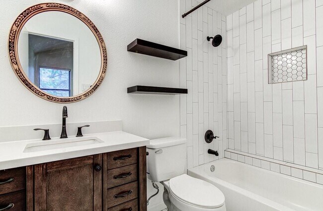 Building Photo - 1411 Gracy Farms Ln