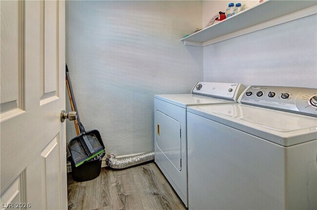 Building Photo - 2108 S 6th St