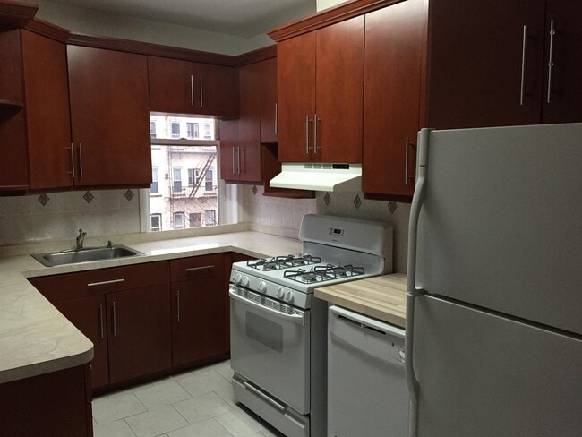 Building Photo - 343 Pavonia Ave