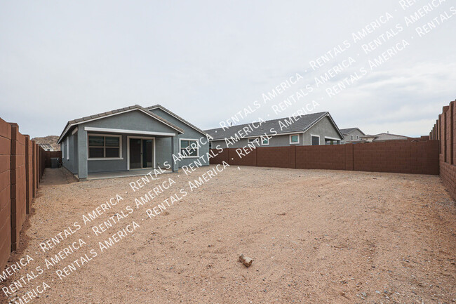 Building Photo - 16911 W Siesta Wy