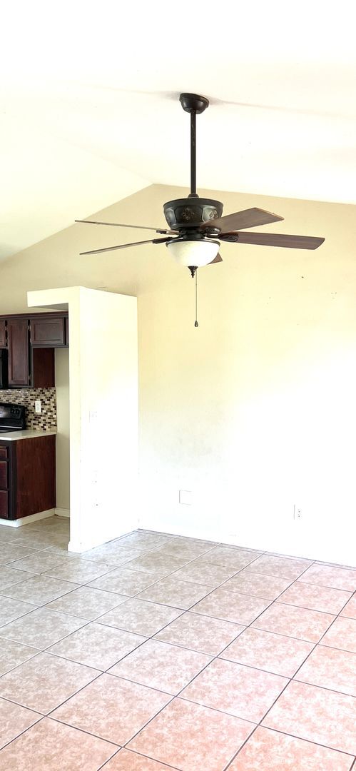 Building Photo - Salida: $2,300  3 bedroom 2 bath with a ga...