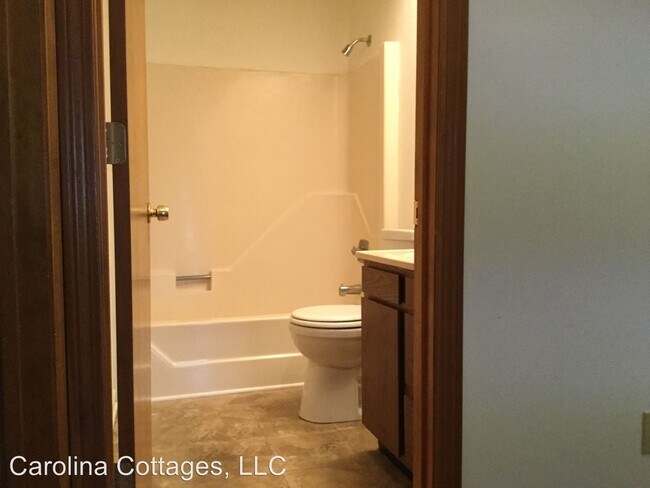 Building Photo - 521 Courtwood Ln