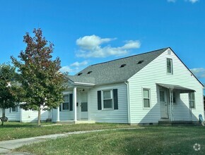 Building Photo - Beautiful, Renovated House! HW & LVT Floor...