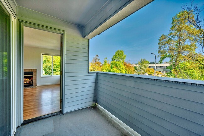 Building Photo - 2 bed 1.75 bath Apartment in Seattle
