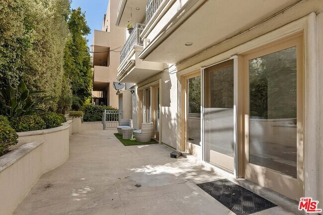 Building Photo - 2007 S Beverly Glen Blvd