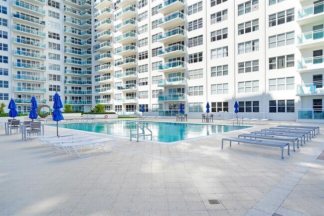 Building Photo - 3900 Galt Ocean Dr