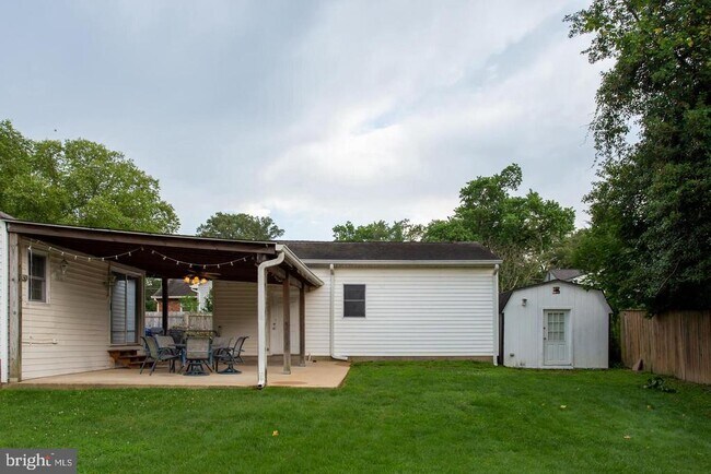 Building Photo - 5834 Pratt St