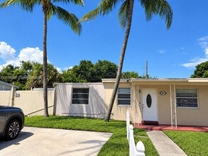 Building Photo - 1801 NE 51st Ct