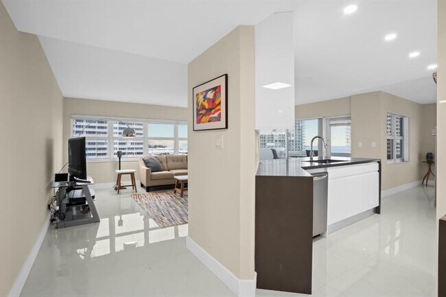 Building Photo - 2100 S Ocean Dr