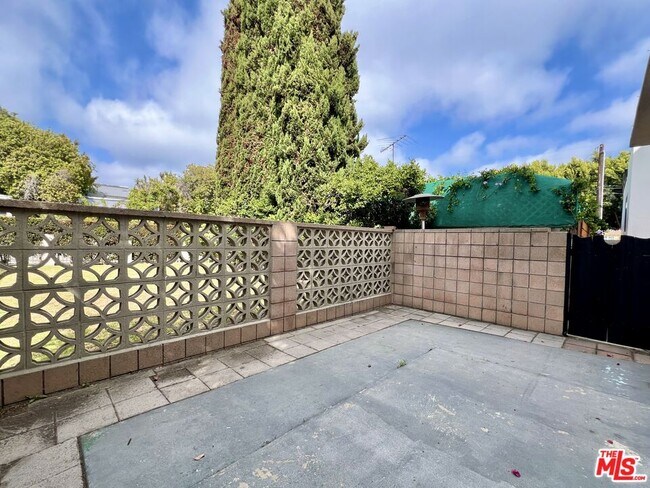 Building Photo - 1552 Berkeley St