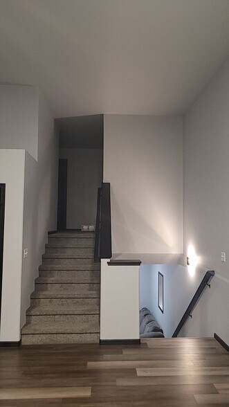 Building Photo - 6040 Kodiak Ln