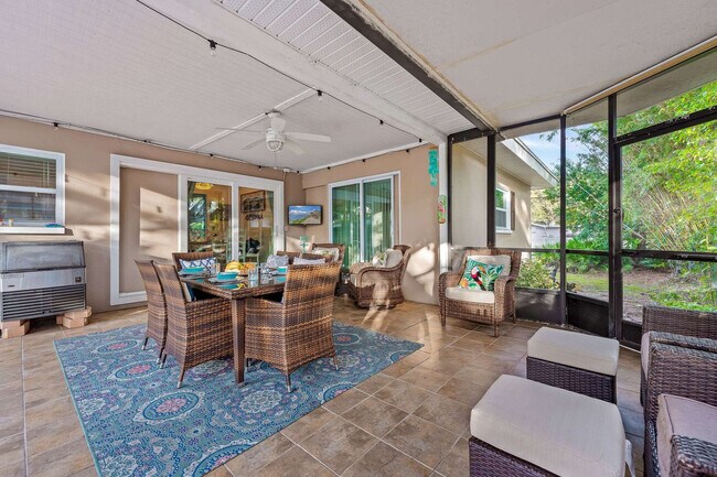 Building Photo - 1341 Bayview Dr