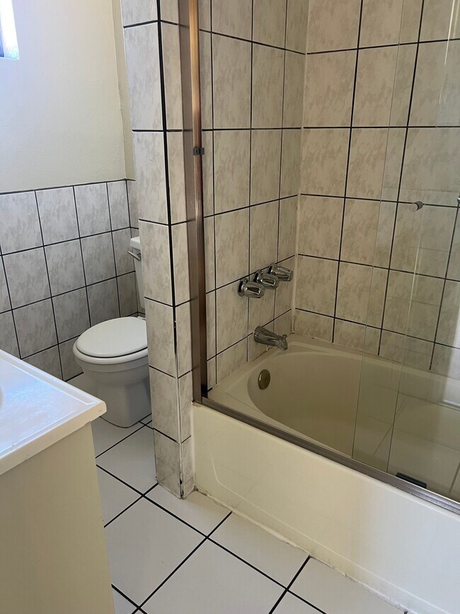 Building Photo - 2225 E 14th St