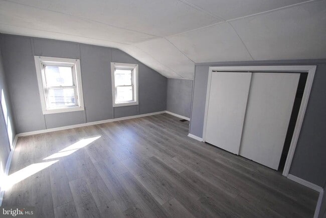 Building Photo - 414 Lawrence St