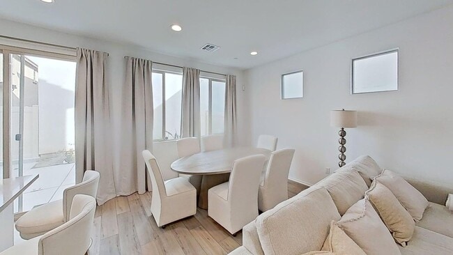 Building Photo - 29378 Bovenzi Wy