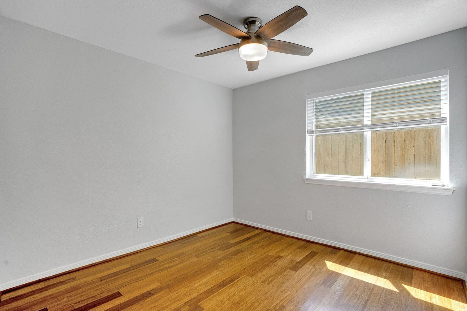 Building Photo - 9831 Meadow Bend Ln