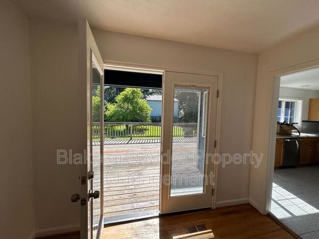 Building Photo - 198 NE 157th Ave
