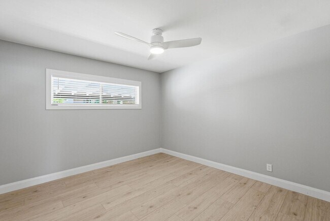 Building Photo - 6819 E Paradise Pkwy