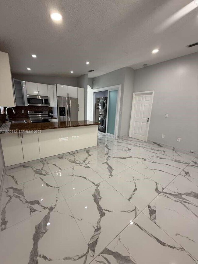 Building Photo - 8701 NW 109th Terrace