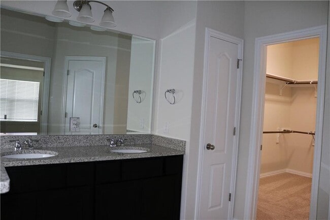 Building Photo - 913 Wolcott Dr