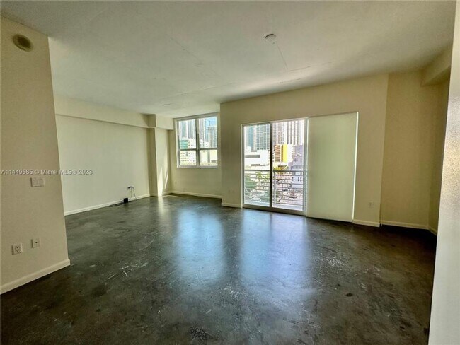 Building Photo - 1 bedroom in Miami FL 33132