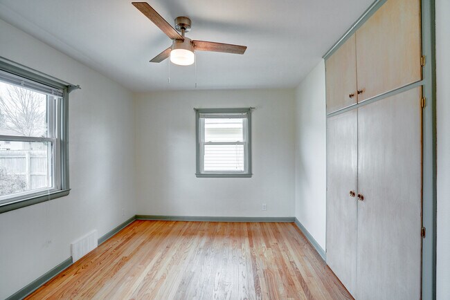 Back Bedroom - 460 Hilton Dr