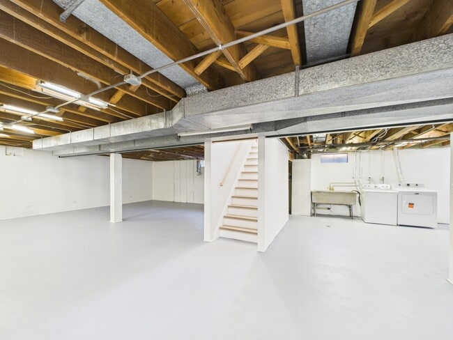 Building Photo - 16712 Elm St