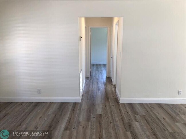 Building Photo - 807 SE 9th Terrace