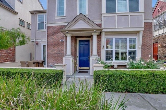 Building Photo - UPGRADED HOME WITH POPULAR FLOOR PLAN ELEG...