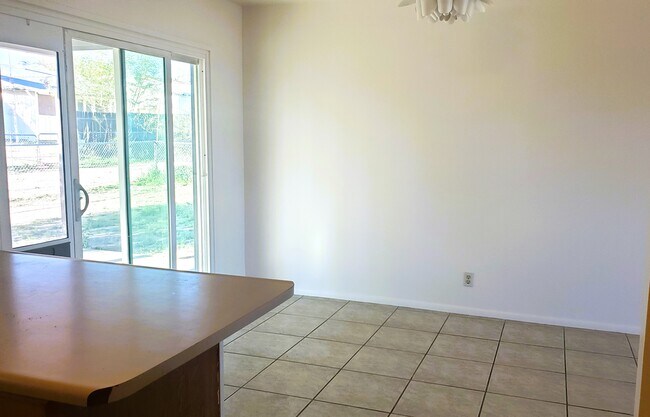 Dining room - 121 W 11th St