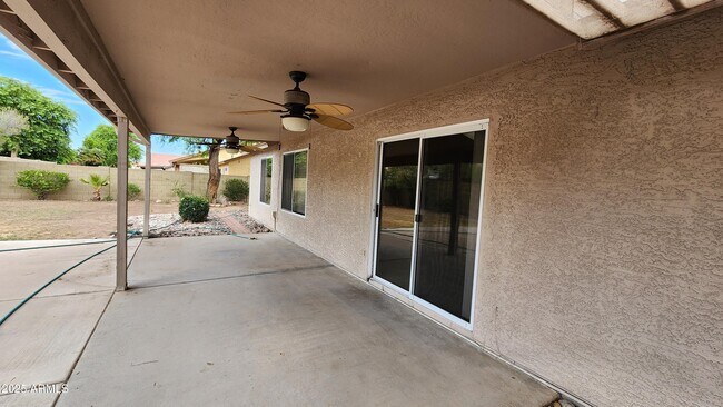 Building Photo - 6126 W Paradise Ln