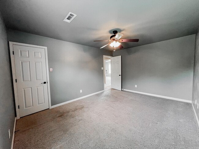 Building Photo - 74 Earnhardt Cir