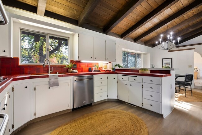 Building Photo - 1096 Corino Real Ct