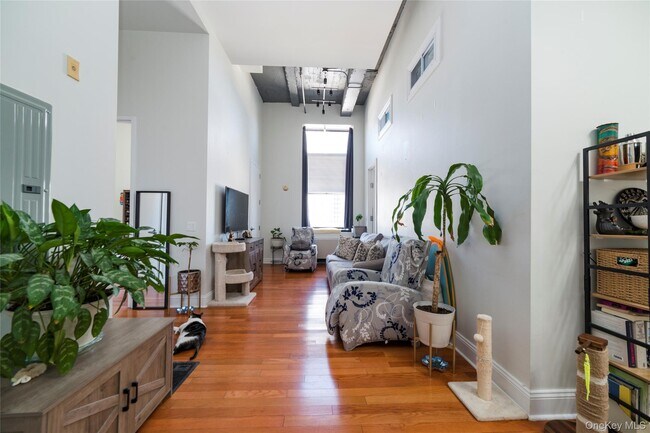 Building Photo - 25 Leroy Pl