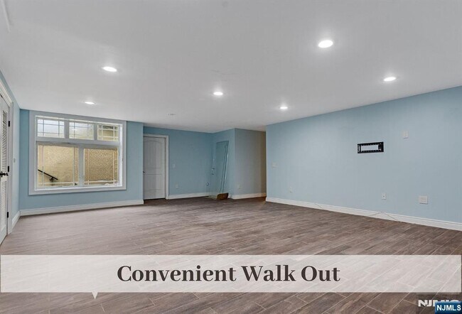 Building Photo - 230 Hillcrest Rd