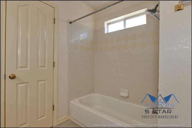 Building Photo - 648 Wind River Ave