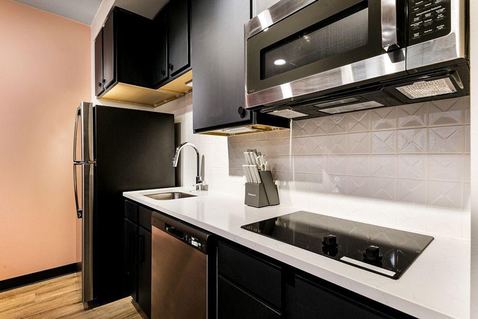 Building Photo - 611 Commerce St