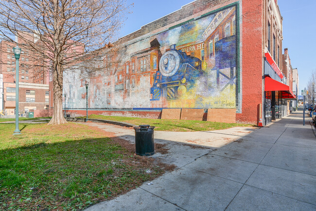 Building Photo - 403 S Roan St
