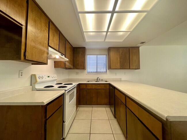 Building Photo - 144 Duranta St