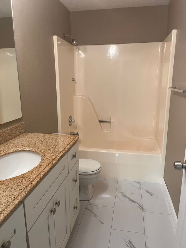 Building Photo - 3 bedroom house in O'Fallon